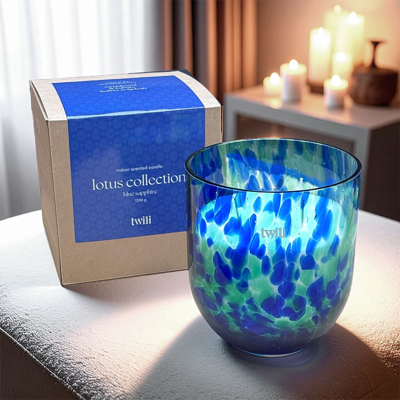 TWILI INDOOR SCENTED CANDLE LOTUS COLL. SAPPHIRE L 14,5cm