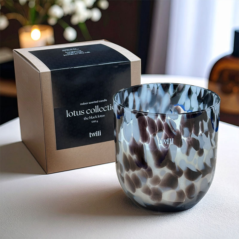 TWILI INDOOR SCENTED CANDLE LOTUS COLL. BLACK L 14,5cm/1500gr