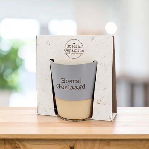[00125026] SPECIAL CERAMICS MUG "HOERA! GESLAAGD" (35797)